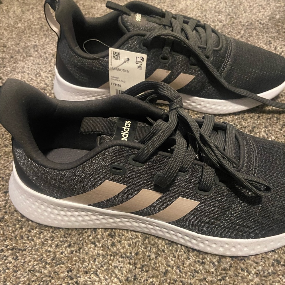 Brand new Adidas tennis shoes pure form size 8 1/2